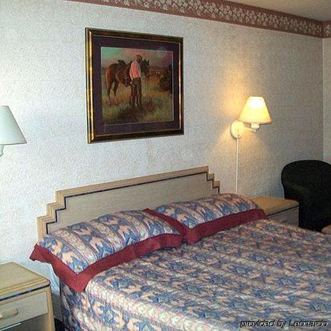 Budget Inn Barstow Room photo